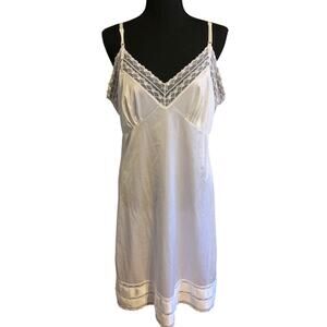 Vintage 60s Sliperfection White Satin Nylon Tricot Lace Trim Sz 40 Made in USA
